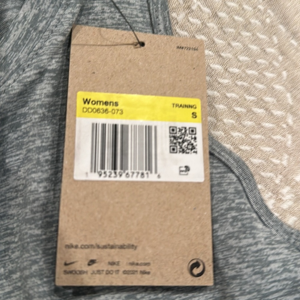 Women’s Nike dry fit tank top - Picture 4 of 5